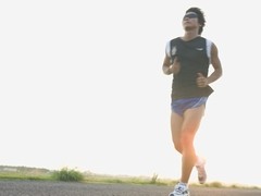 ランニングをする男性